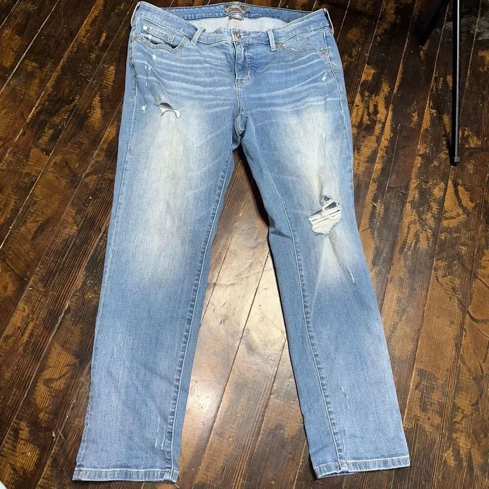 Torrid vintage straight distressed stretch size 14R jeans